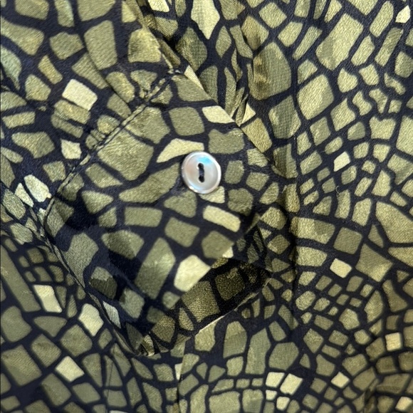 EUC Stylish Black and Green 100% Silk Women's Top with Mandarin Style Collar - Picture 4 of 6